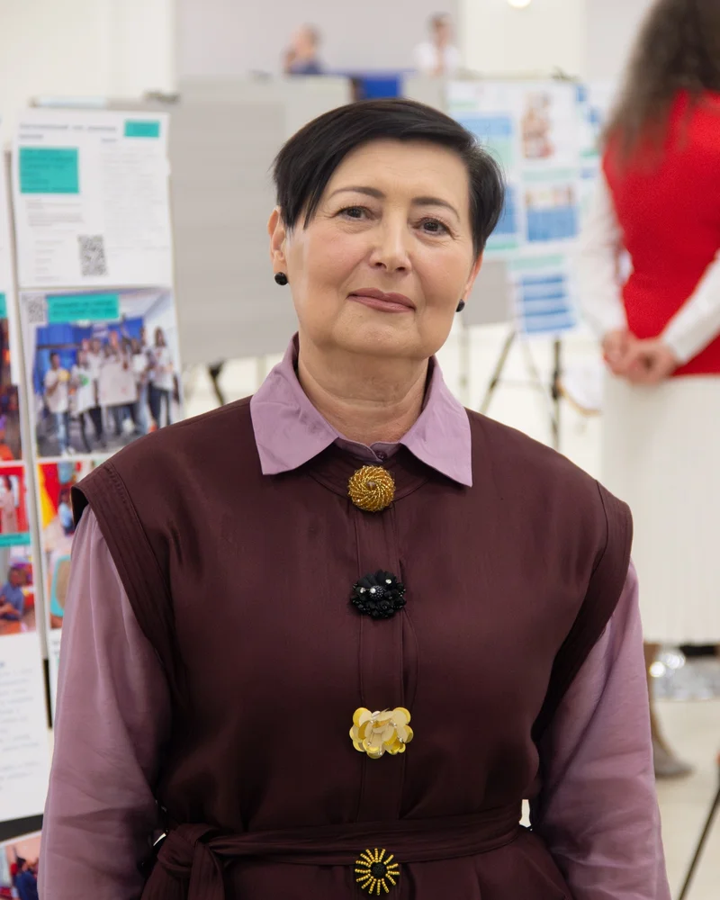 Фролова Марина Инсафовна — Директор Школы педагогики ДВФУ.