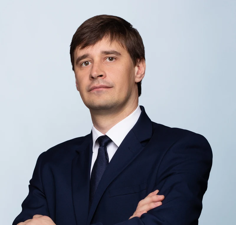 Алексей Валерьевич Мамонов — Региональный директор блока «Технологии» ПАО «Сбербанк» во Владивостоке, председатель комитета по инновационным технологиям Приморского отделения «ОПОРА РОССИИ».